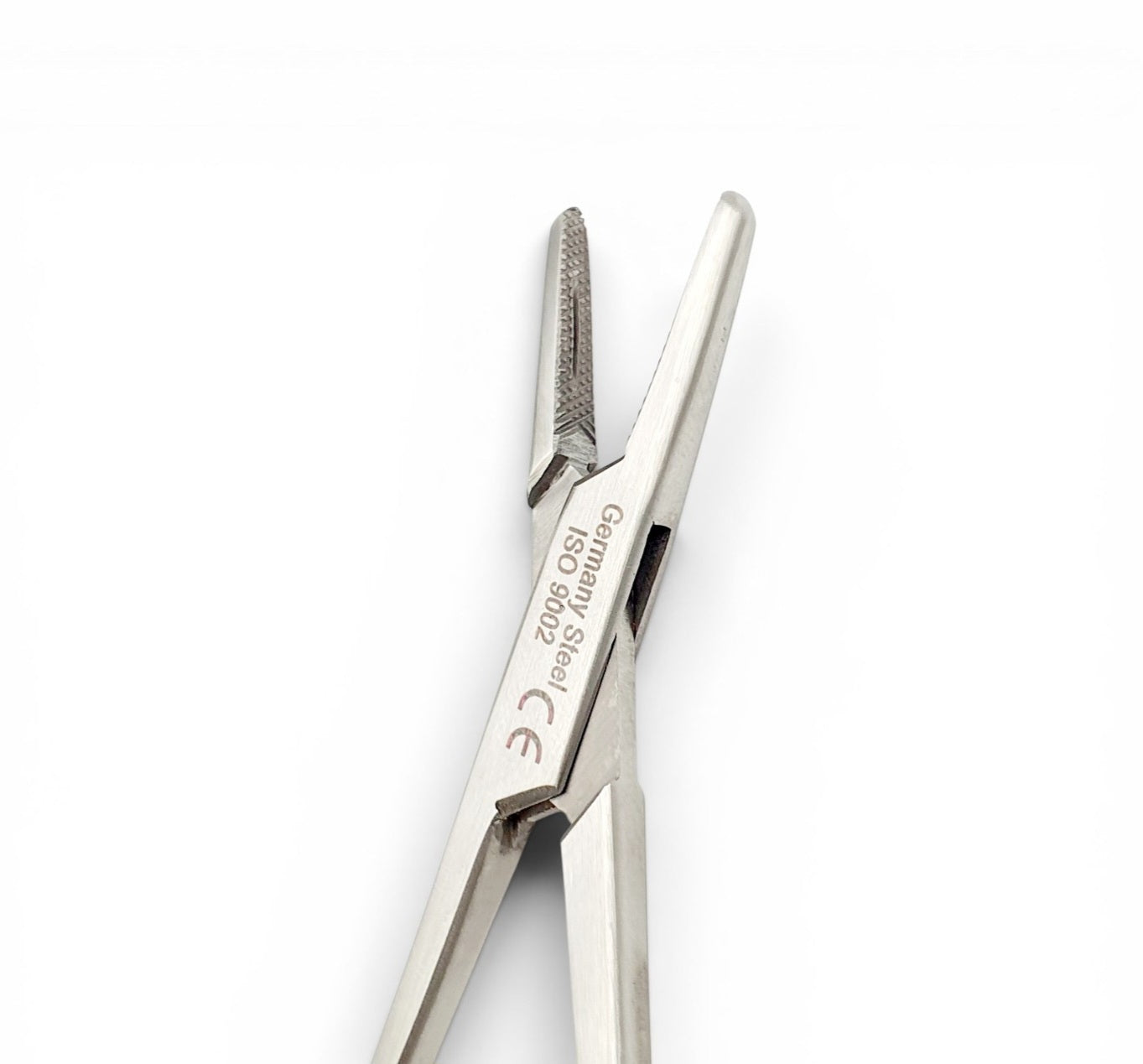 Porta agujas con tugsteno 18cm. - Acero alemán